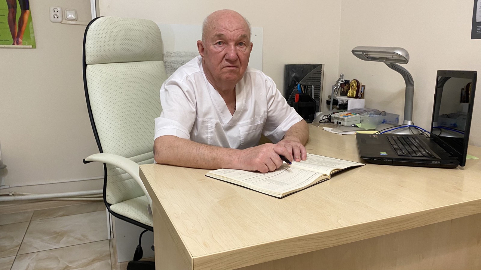 СПЕЦИАЛИСТЫ массажного салона Чародей